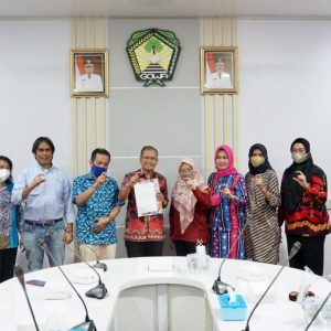 Diskominfo-SP Gowa Terima Hasil Monev Keterbukaan Informasi Publik 2021 dari KI Sulsel