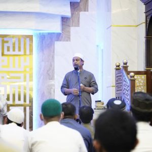 Tarawih Berjamaah di Masjid Kubah 99 Asmaul Husna, Gubernur : Perbanyak Ibadah