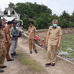 Bupati Pinrang Tinjau Langsung Pekerjaan Rehabilitasi Saluran Pekkabata