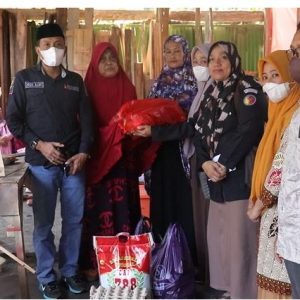 Bawaslu Kabupaten Bone Berikan Bantuan Korban Kebakaran, Kepedulian Kepada Sesama