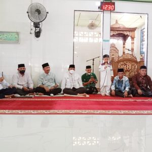 Safari Ramadan di Pitumpanua, Bupati dan Istri Tes Hafalan para Hafiz Al-Qur’an