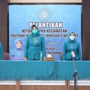 Ketua Tim Penggerak PKK Pinrang Lantik Ketua Tim Penggerak Kecamatan