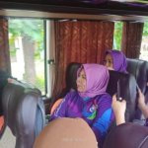 Lantunan Shalawat Hingga Tausiah ERAT Hibur Rombongan FCC di Perjalanan Studi Tiru Bandung