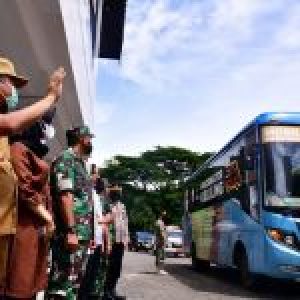 Sejalan Intruksi Presiden, Plt Gubernur Kembali Lepas 1.000 Nakes Mobile Vaksinator Secara Bertahap