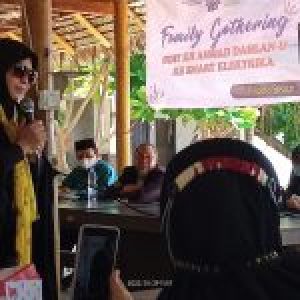 Erna Rasyid Taufan Diundang Bawakan Tausiah di Acara Family Gathering SDIT KH Ahmad Dahlan