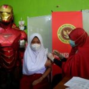 BIN Sulsel Hadirkan Superhero dalam Gelaran Vaksin Anak di Gowa