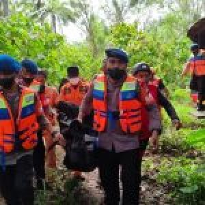 SAR Brimob Bone Berhasil Temukan Warga Soppeng yang Hanyut