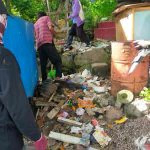 DLH Parepare Angkut Sampah di Sepanjang Jalan