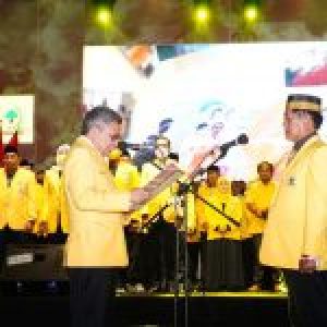 Taufan Pawe Lantik Kaswadi Razak Jadi Ketua DPD II Golkar Soppeng