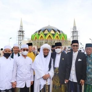 Ribuan Warga Padati Masjid Terpung BJ Habibie Salat Idul Fitri 1443 Hijriah