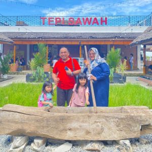 Libur Lebaran 2022, Tepi Sawah Sidrap Diserbu Pengunjung Untuk Nikmati Bebek dan Seafood