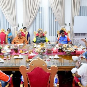 Gubernur Andi Sudirman Sambut Pembalap dan Pereli Legendaris Indonesia, Sajikan Makanan Khas Sulsel