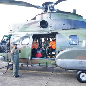 Via Helikopter, Gubernur Pantau Pencarian KM Ladang Pertiwi di Perairan Pangkep