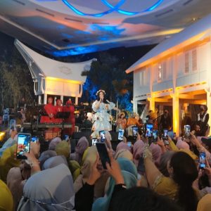 Titi DJ Hibur Tamu di Pesta Pernikahan Putri Walikota Makassar