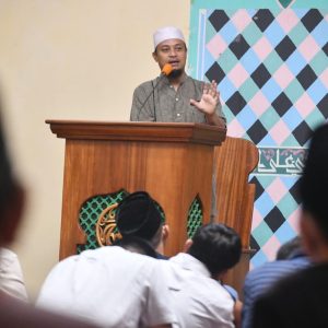 Gubernur Andi Sudirman Salat Subuh Berjamaah Bersama Warga Bantaeng di Masjid Raya