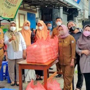 Dinas Pertanahan Kota Makassar Berbagi Makanan Buka Puasa