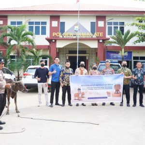 Mercure Makassar Bagikan Daging Kurban kepada Masyarakat Kecamatan Tamalate