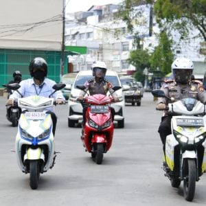 Jajal Sepeda Motor Listrik, Kasatlantas Polrestabes Makassar Dukung Konversi Kendaraan Berbahan Bakar Fosil ke Kendaraan Listrik