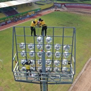 Pemasangan Lampu Stadion Gelora BJ Habibie Berstandar LIB Ditargetkan Rampung Hari Ini