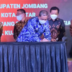 Beri Dukungan, Menteri Perindustrian Saksikan Penandatangan Kerja Sama Pemkab Wajo dan BBSPJIT Terkait Sutera