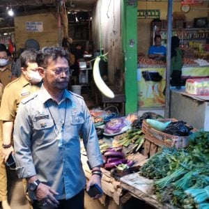 Sidak Pasar di Kota Makassar, Mentan SYL Pastikan Stok dan Harga Pangan Aman