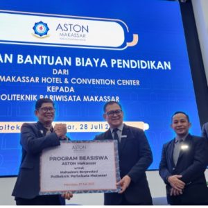 Aston Hotel Makassar Beri Bantuan Beasiswa Bagi Mahasiswa Poltekpar