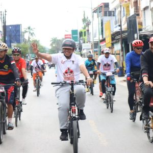 Rangkaian HUT Kemerdekaan RI, Bupati Wajo Lepas Peserta Fun Bike di Lapangan Merdeka