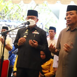 Tangis Haru Taufan Pawe Melepas Almarhumah Ketua DPRD Parepare Puang Tina