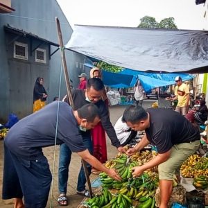 Berkunjung ke Pasar, Gubernur Sulsel Ajak Masyarakat Dukung Ekonomi Kerakyatan