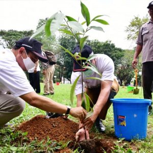 Gubernur Sulsel Dampingi Menko PMK Sukseskan Penanaman 10 Juta Pohon