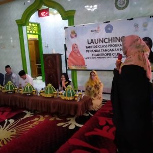 Terinspirasi Upaya Erna Taufan Bumikan Alquran, SMP 1 Parepare Launching Tahfidz Class Program