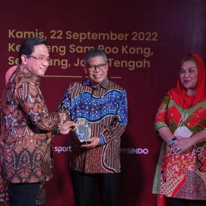 Wali Kota Taufan Pawe Terima Penghargaan Anugerah KDI 2022 di Sektor Pariwisata