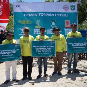 Peduli Ekosistem Laut, PT Semen Tonasa Tanam 150 Ribu Mangrove dan Bersih-bersih Pulau dari Sampah Plastik