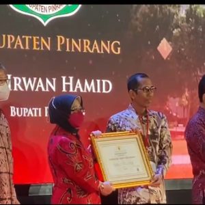 PLT Kepala BKPSDM Pinrang Terima Penghargaan Kualitas Pengisian Jabatan