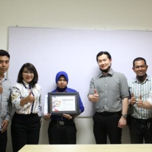 Cleaning Service Penemu Dompet Puluhan Juta di TSM Makassar Dapat Penghargaan