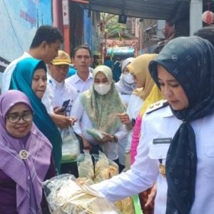 Fatmawati Rusdi Turun Langsung Nilai UKM di Longwis Kelurahan Mariso