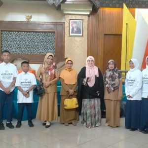 Erna Rasyid Taufan Lepas Kontingen SD dan SMP Utusan Terbaik Parepare Ikuti Festival Tunas Bahasa Ibu di Tingkat Sulsel