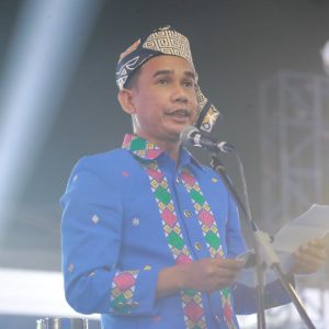 Ketua DPRD Rudianto Lallo Kenakan Baju Adat Toraja Saat Bacakan Sejarah Kota Makassar di HUT ke- 415
