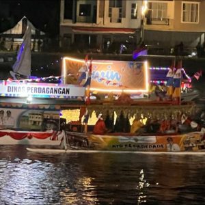 Perahu Hias Disdag Parepare Ikuti Lomba Pada Festival Salo Karajae