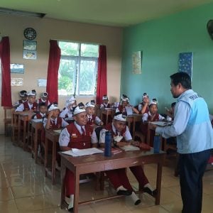 Mengajar Satu Hari, Kemenkeu Sambangi Beberapa Sekolah di Makassar