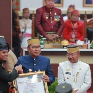POSE Masuk Top 6 Inovasi Tingkat Provinsi, Wali Kota Makassar Terima Penghargaan di Hari Jadi Sulsel