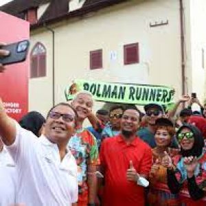 Wali Kota Makassar Bersama Ganjar Pranowo Semangati Ratusan Pelari Friendship Run