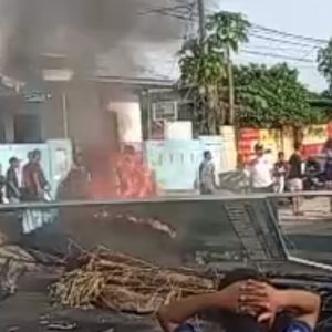 Imbas Pilkades, Baliho Ketua Apdesi Takalar Dibakar Massa