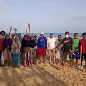 Camat Sangkarrang Pimpin Sabtu Bersih di Kelurahan Kodingareng