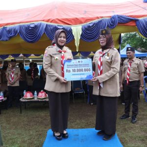 Kwarcab Makassar Beri Bantuan Dana Operasional, Fatmawati Harap Dapat Memajukan Pramuka di Tingkat Ranting
