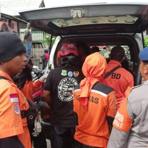 Tim SAR Gabungan Evakuasi Penemuan Mayat Korban Tenggelam di Pantai Lowita Pinrang