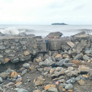 Diduga Gagal Konstruksi, Proyek Pengaman Pantai di Takalar Ambruk Dihantam Ombak