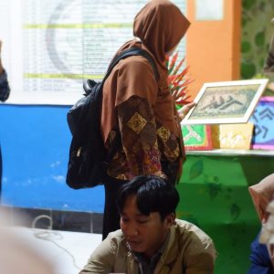 Tingkatkan Minat Belajar Lontara’ Lewat Kreasi Limbah, Inovasi SMP 2 Lolos ke Tahap Verlap