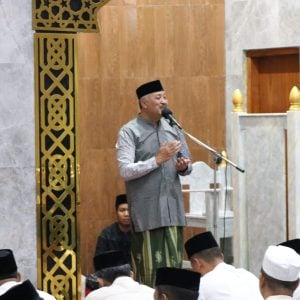Malam ke 6 Ramadan, Bupati Irwan Salat di Masjid Nuruttauhid Lalle