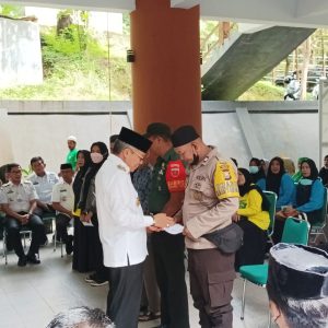 Setelah Kecamatan Ujung, Wali Kota Taufan Pawe Juga Serahkan Insentif Triwulan I di Kecamatan Soreang
